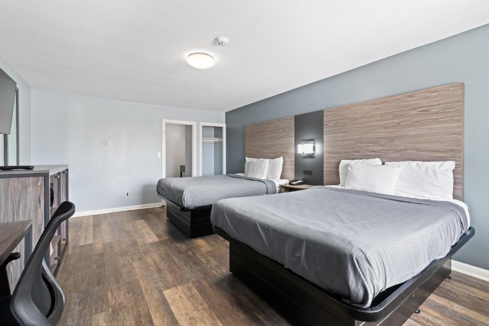 Double Room with Two Queen Beds - Non-Smoking interior